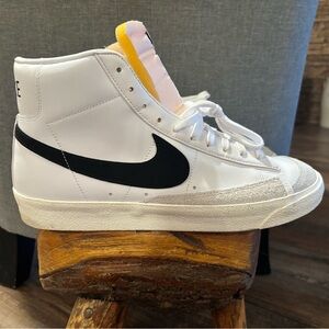 Nike Men’s Blazer Mid ‘77 Vintage  White and Black High-Tops